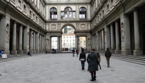 Lomme loopt door de binnenstad van Florence